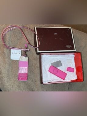 New NWT Coach pink leather stripe ipod shuffle 3 gen cover or holder vintage